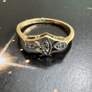 Art Deco Trefoil Diamond Ring – 18ct gold