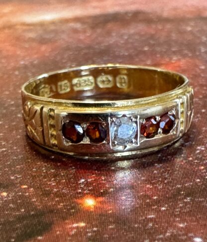 Victorian Diamond and Garnet Ring - 15ct Gold