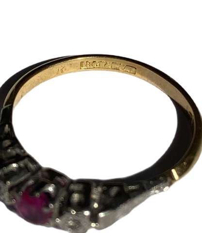 Beautiful antique ruby and diamond trilogy ring - 18ct gold and platinum