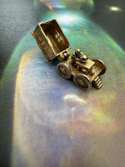 Vintage Fortune Teller Charm in Opening Caravan - 9ct Gold - Image 7