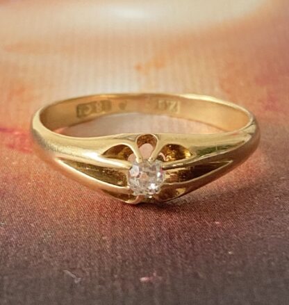 Victorian Diamond Belcher Ring - 18ct Gold