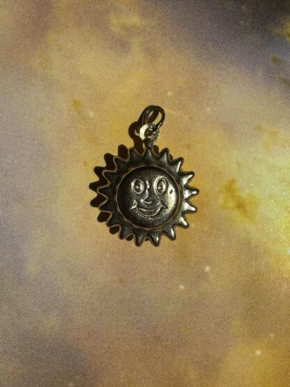 Vintage Sun Charm - 9ct Gold - Image 2